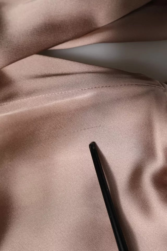 Rochie mini Emporio Armani roz din satin, cu mâneci lungi, tip teacă, înfășurată