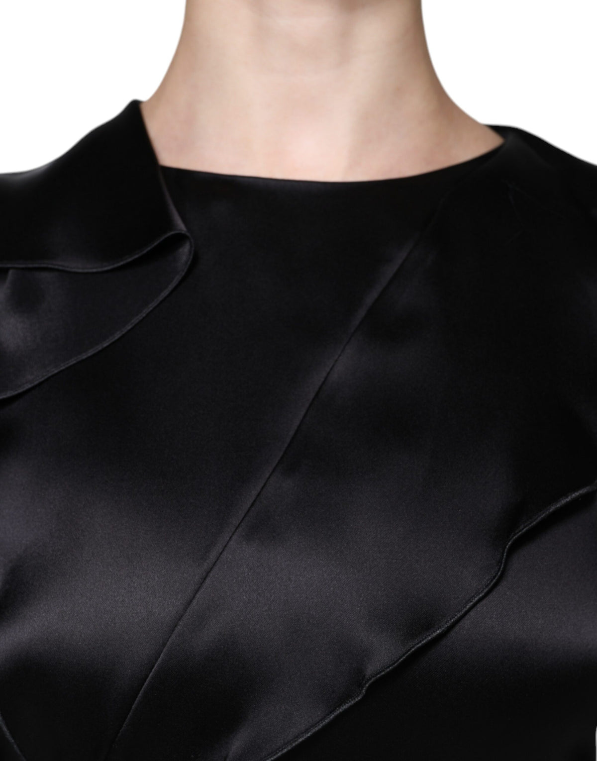 Rochie mini Emporio Armani neagră din satin, cu mâneci lungi, model șaibă